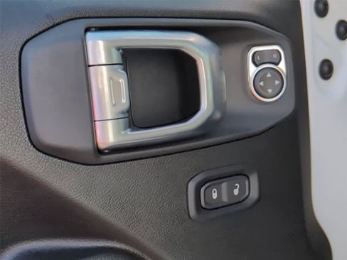 Used 2026 Jeep Wrangler Unlimited Rubicon AWD/4WD image 18