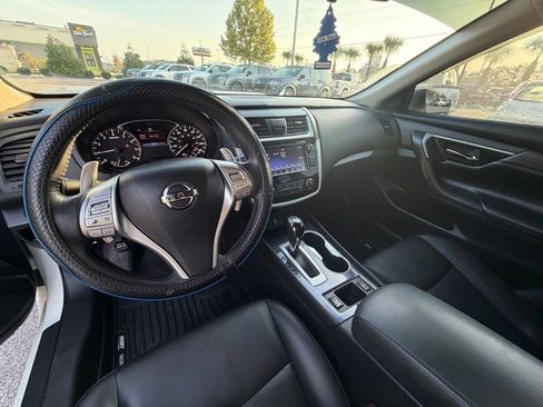 Used 2018 Nissan Altima 2.5 SR w/ SR Midnight Edition FWD image 19