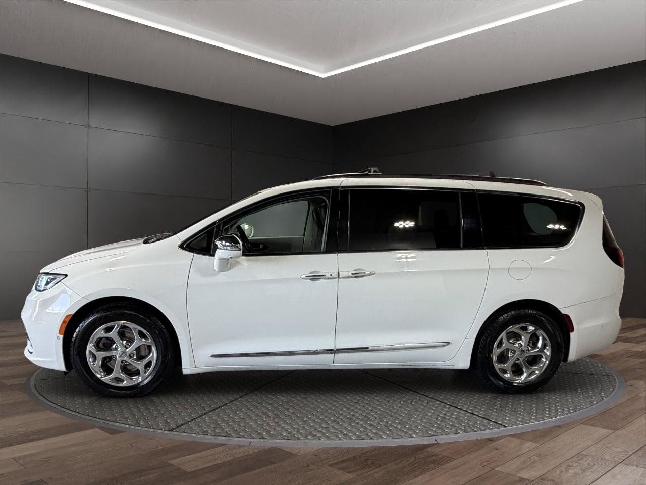 Used 2022 Chrysler Pacifica Limited FWD image 5