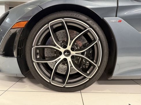 Used 2020 McLaren 720S Spider image 19