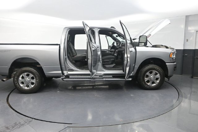 Used 2024 RAM 2500 Big Horn w/ Safety Group AWD/4WD image 46