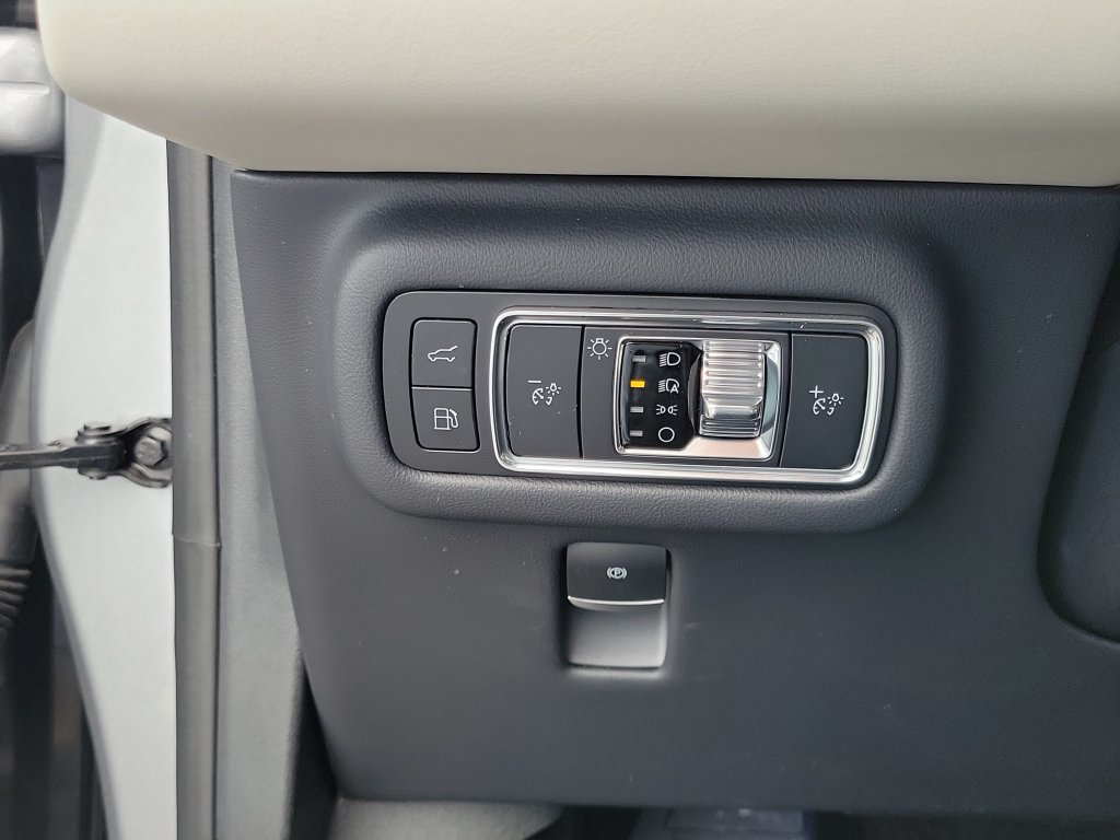 Certified 2025 Lincoln Nautilus Premier w/ Equipment Group 102A AWD/4WD image 22