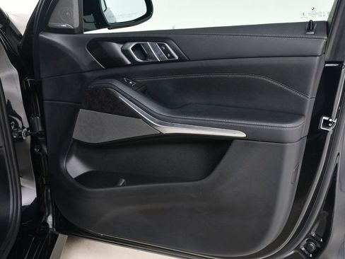 Used 2025 BMW X5 xDrive40i w/ Executive Package image 24