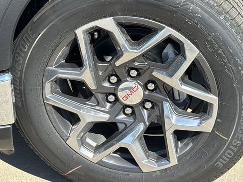 New 2026 GMC Sierra 1500 SLT image 30