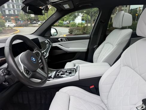 Used 2026 BMW X5 xDrive50e w/ M Sport Package AWD/4WD image 3