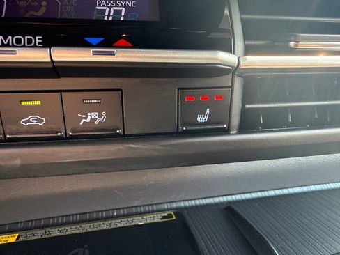 Used 2023 Toyota Sienna XSE w/ XSE Plus Package AWD/4WD image 18