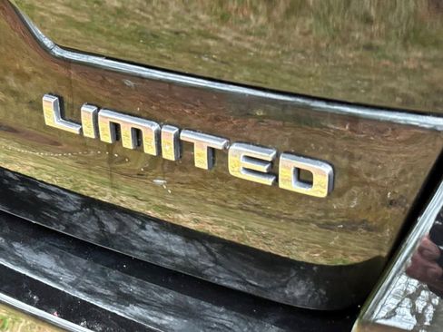 Used 2023 Jeep Grand Cherokee Limited AWD/4WD image 7