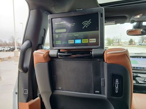 Used 2025 Chrysler Pacifica Pinnacle FWD image 33