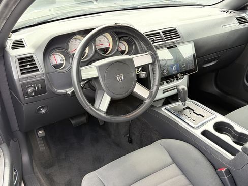 Used 2009 Dodge Challenger SE RWD image 3