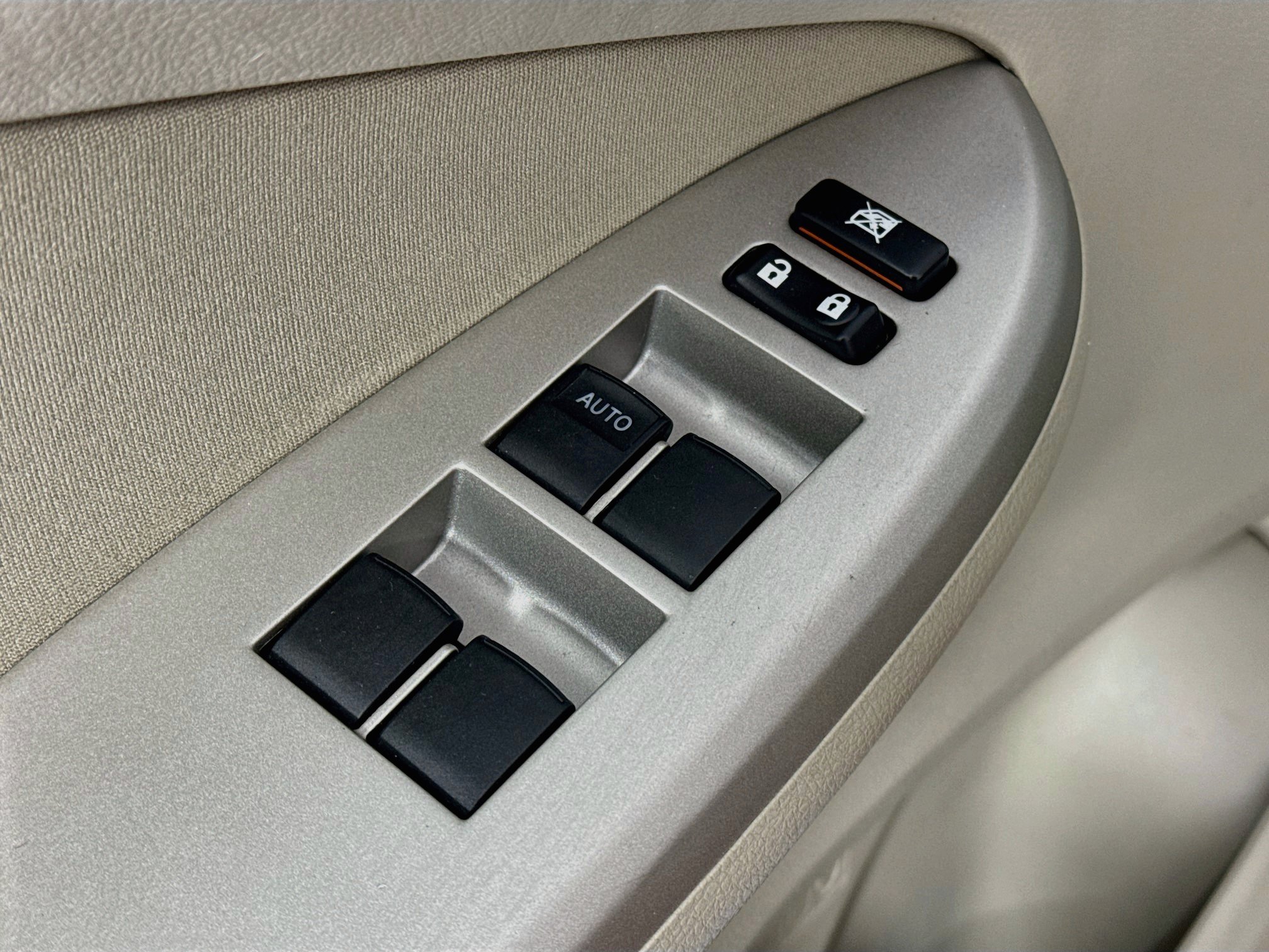 Used 2012 Toyota Corolla LE FWD image 16