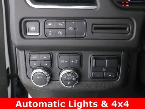 Used 2023 GMC Yukon SLT w/ SLT Premium Package image 21