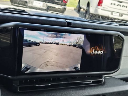 Used 2024 Jeep Gladiator Sport AWD/4WD image 30