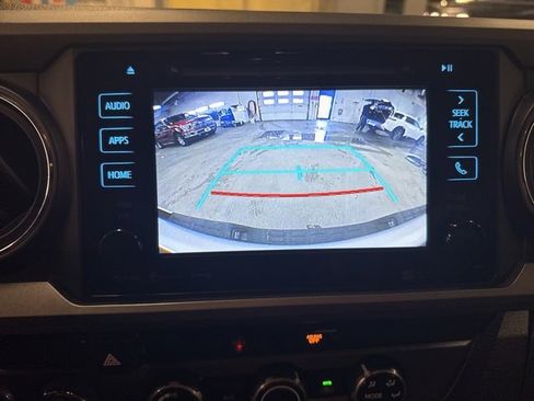 Used 2016 Toyota Tacoma TRD Sport image 15