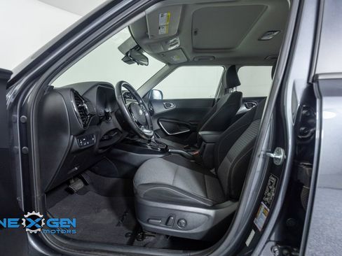 Used 2021 Kia Soul EX FWD image 11