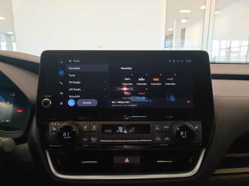 Used 2024 Toyota Grand Highlander XLE image 28