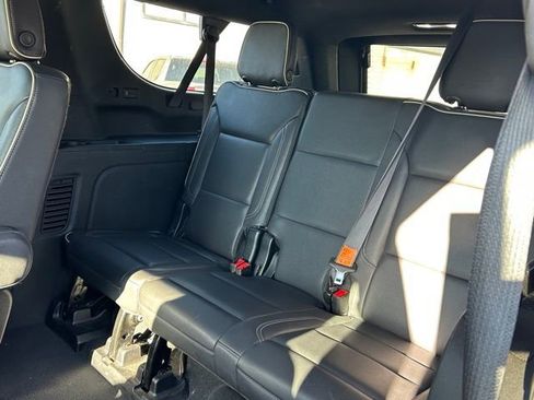 Used 2023 Chevrolet Suburban Premier AWD/4WD image 19
