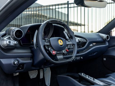 Used 2022 Ferrari F8 Tributo image 35