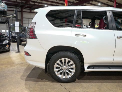 Used 2021 Lexus GX 460 Premium w/ Premium Package AWD/4WD image 9