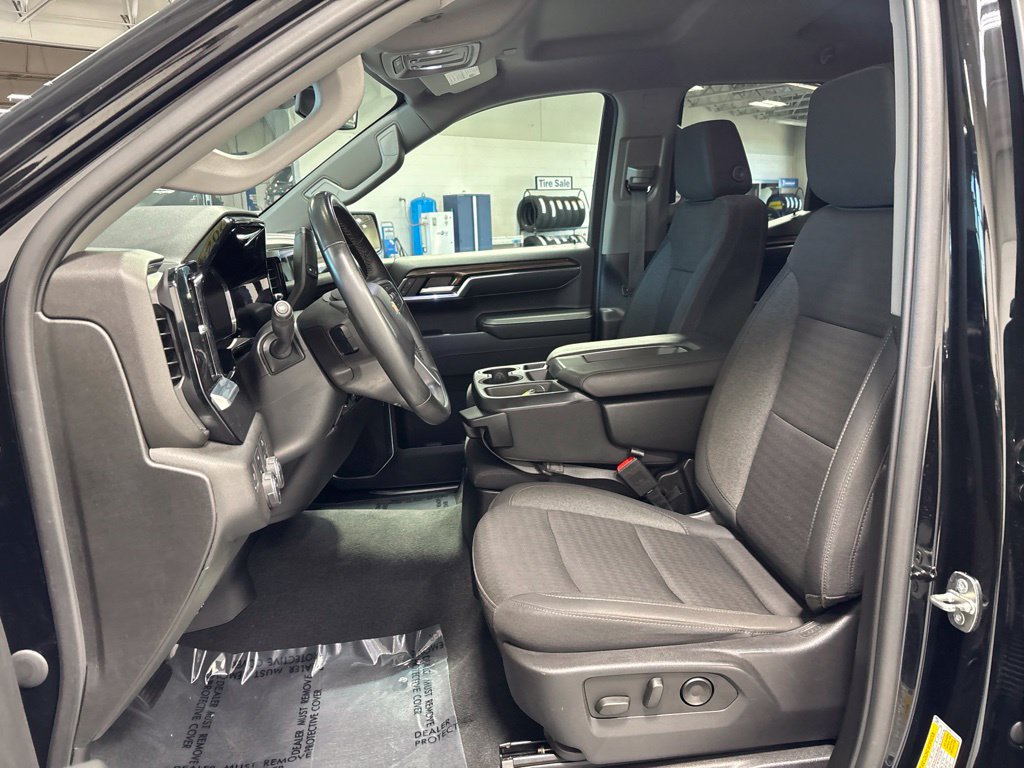 Used 2024 Chevrolet Silverado 1500 LT AWD/4WD image 9