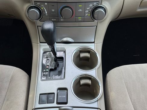 Used 2013 Toyota Highlander Base image 13