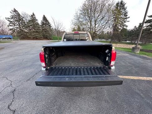 Used 2017 Toyota Tacoma SR5 w/ Tow Package image 10