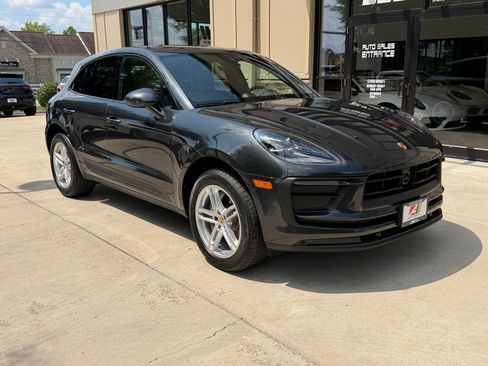 Used 2023 Porsche Macan AWD/4WD image 3