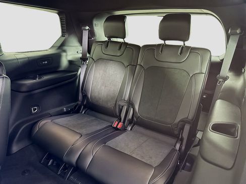 New 2025 Jeep Grand Cherokee L Laredo image 13