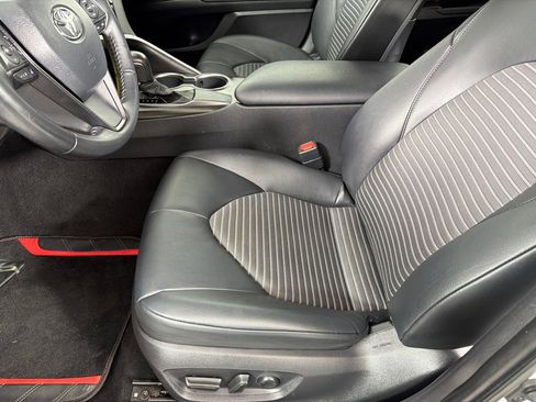 Used 2021 Toyota Camry SE image 11