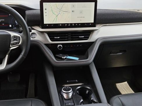 Used 2025 Ford Explorer Active w/ Active Comfort Package image 31