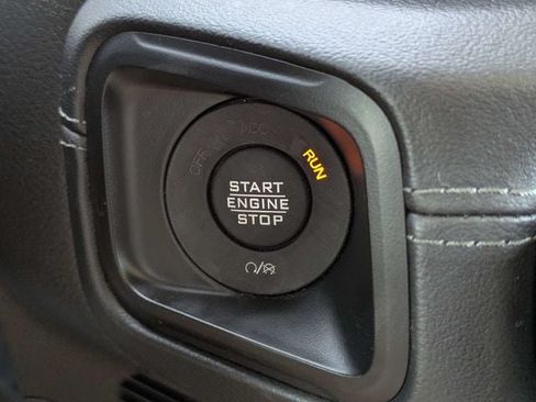 Used 2024 Jeep Gladiator Mojave AWD/4WD image 27