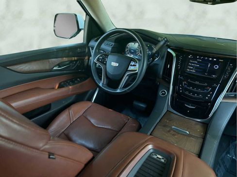 Used 2020 Cadillac Escalade Premium Luxury image 19