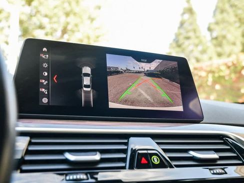 Used 2019 BMW 530e w/ Convenience Package image 24