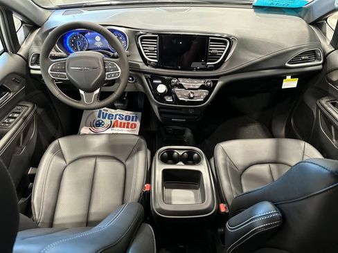 New 2026 Chrysler Pacifica Select FWD image 23