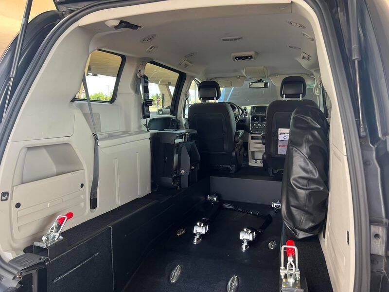 Used 2018 Dodge Grand Caravan SE w/ UConnect Hands-Free Group FWD image 42