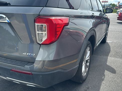 Used 2023 Ford Explorer XLT w/ Equipment Group 202A AWD/4WD image 8