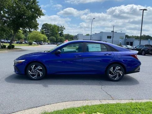 New 2025 Hyundai Elantra Sport FWD image 5