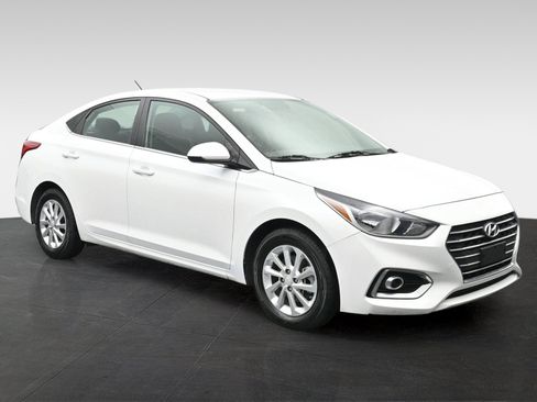 Used 2022 Hyundai Accent SEL FWD image 6