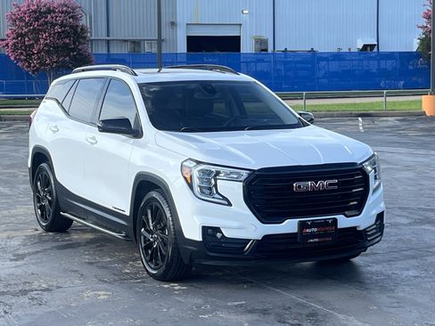 Used 2023 GMC Terrain SLT w/ LPO, 'HIT The Road' Package FWD image 3