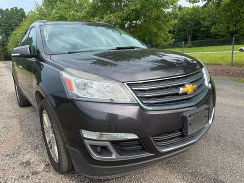 Used 2015 Chevrolet Traverse LT w/ Style and Technology Package FWD image 6