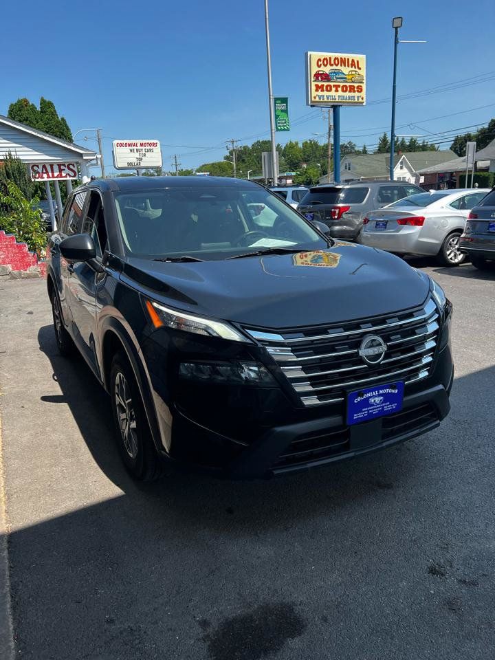 Used 2024 Nissan Rogue S AWD/4WD image 4