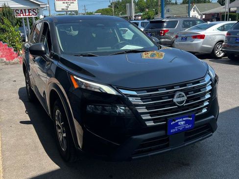 Used 2024 Nissan Rogue S AWD/4WD image 4