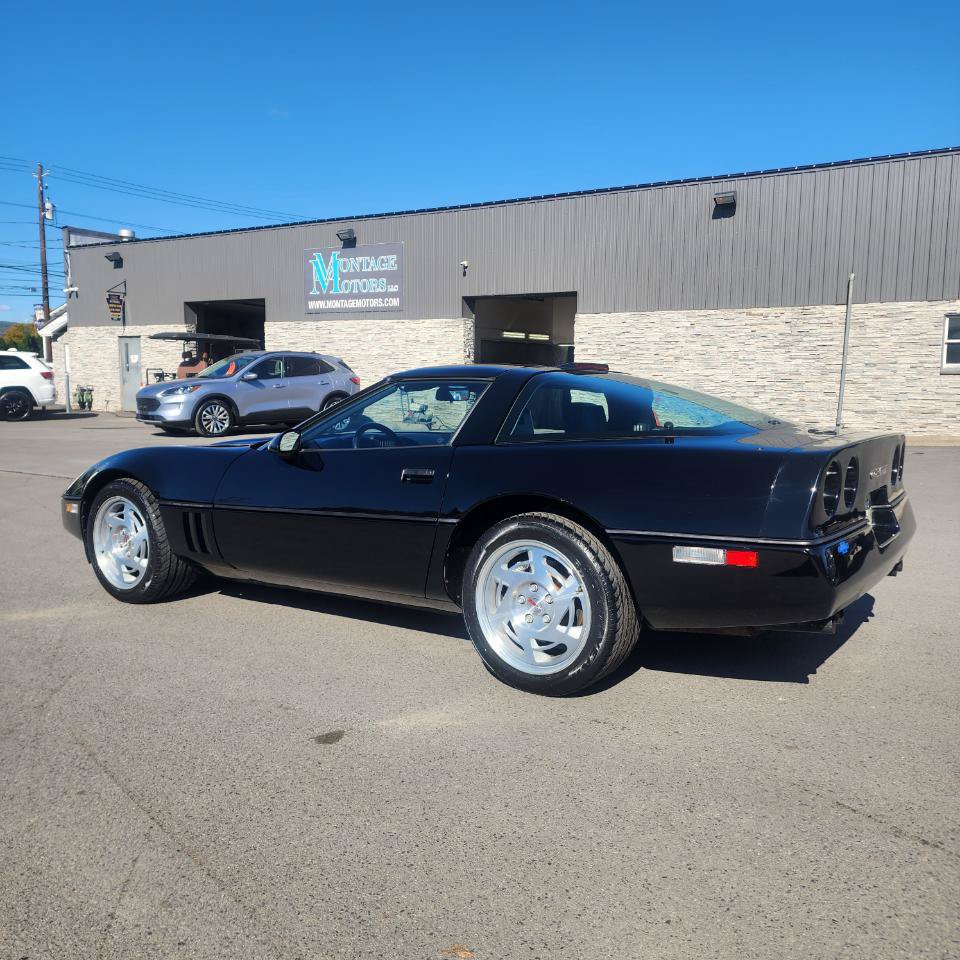 Used 1990 Chevrolet Corvette Coupe RWD image 4