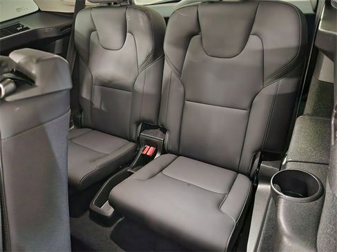 Used 2025 Volvo XC90 B5 Plus image 32