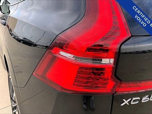 Certified 2023 Volvo XC60 B5 Ultimate w/ Protection Package Premier image 40