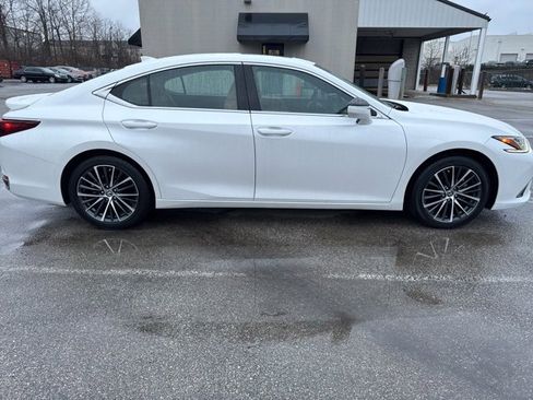 Certified 2023 Lexus ES 300h w/ Premium Package image 2