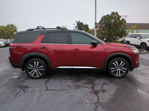 Used 2024 Nissan Pathfinder Platinum image 5