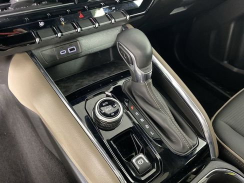 Used 2024 GMC Canyon Denali image 19