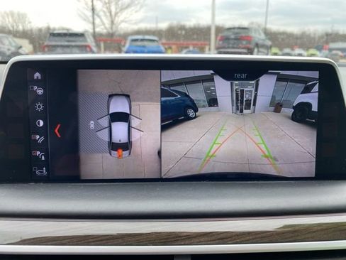 Used 2018 BMW 740i xDrive image 24