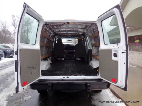 Used 2014 Ford E-250 and Econoline 250 w/ Power Group image 14