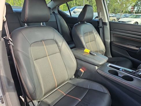 Used 2022 Nissan Altima 2.5 SR FWD image 14